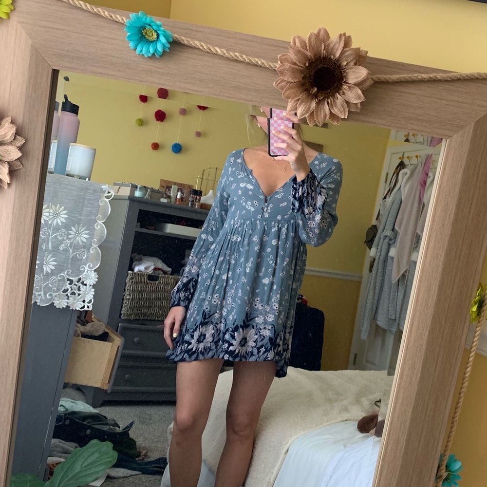 Cute and comfy long sleeved blue billabong dress